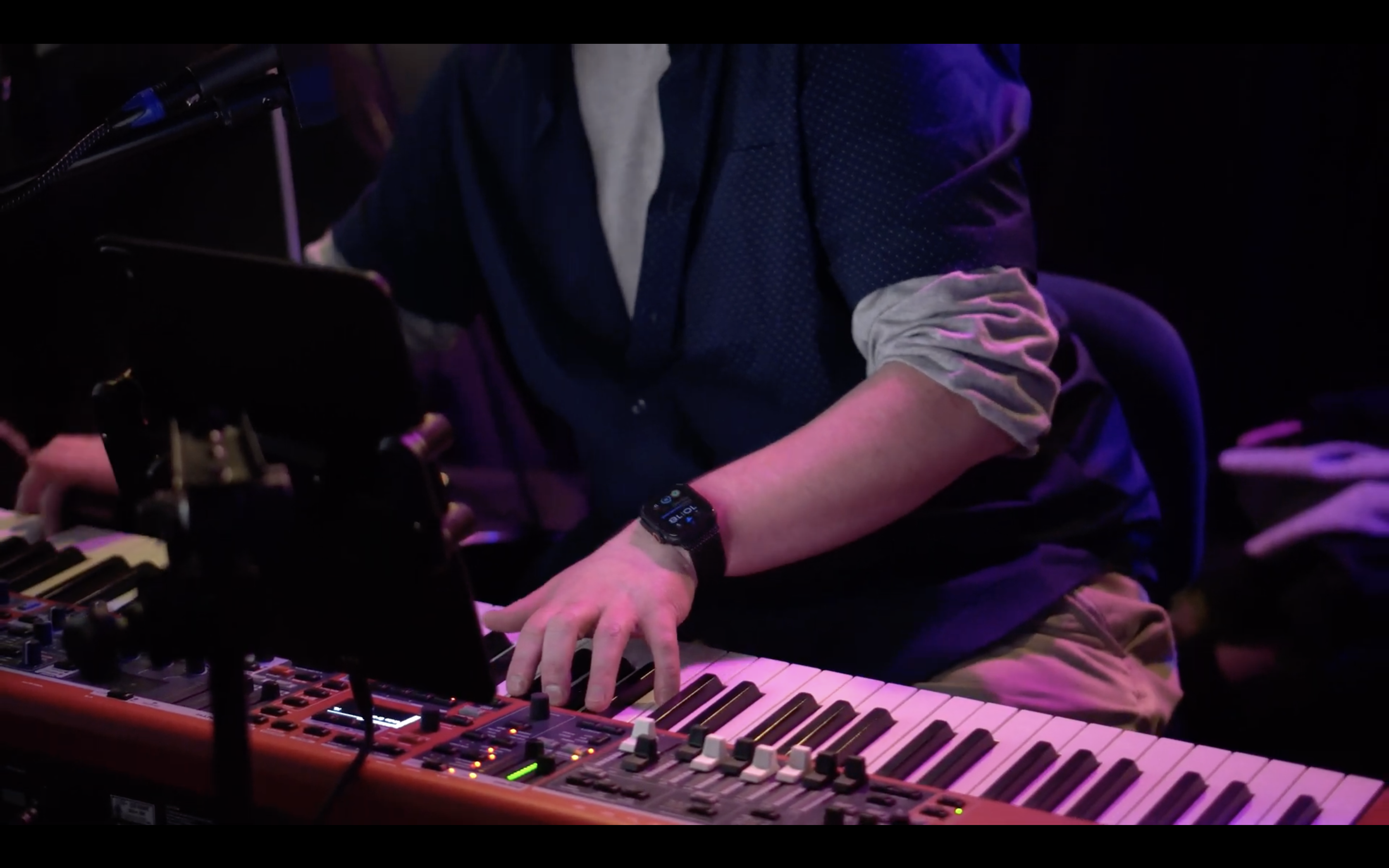 Longneck live — synth controls close-up